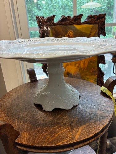 White glazed pedestal cake - pedestal,