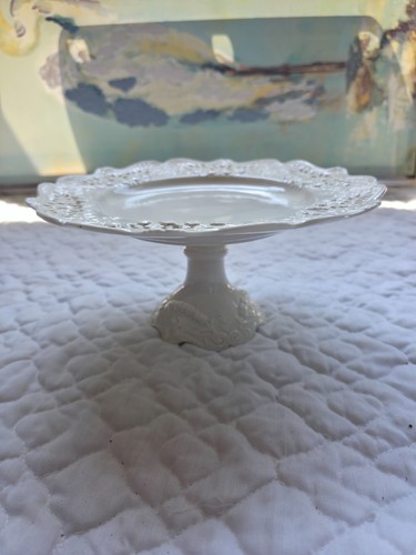 White ceramic pedestal cake - white,